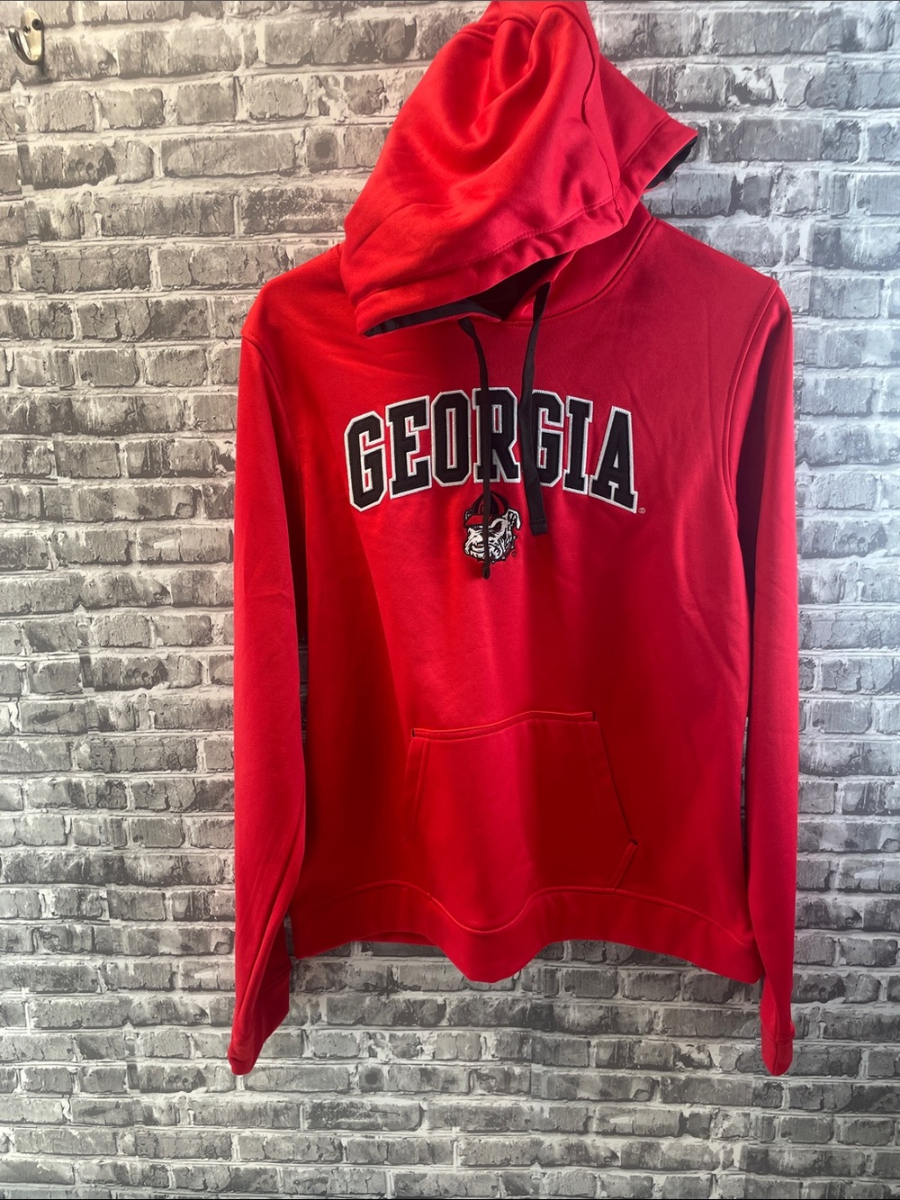 Georgia Bulldogs
Champion Red and Black Hooded Sweatshirt with Label